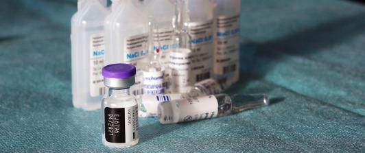 covid-19-vaccine-5902835_1920.jpg