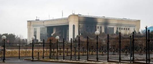 edificio-quemado-Kazajistan.jpg