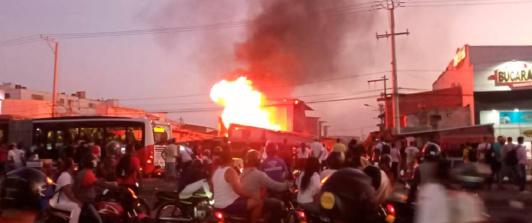 incendio-bazurto-cartagena.jpg