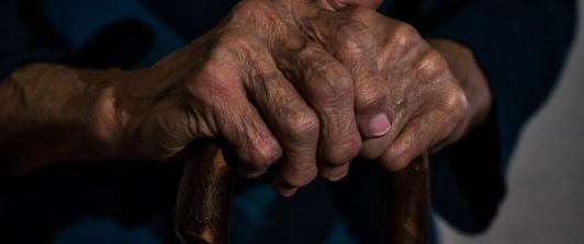 manos_adulto_mayor.jpg