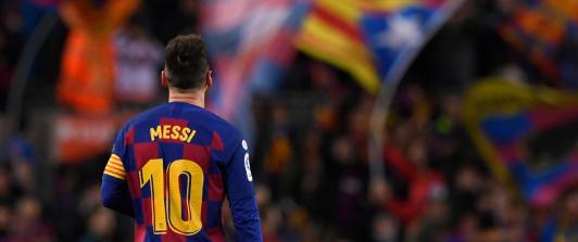 messi-banderas-hinchas-barcelona.jpg