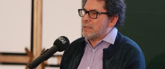 pastor-alape-hablando.jpg