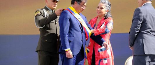 posesion-de-gustavo-petro-banda.jpg