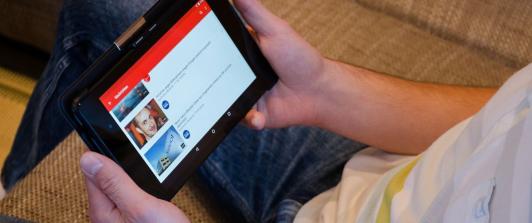youtube-youtubers-tablet.jpg