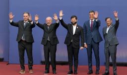 Líderes de izquierda se reúnen en Chile para defender multilateralismo