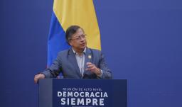 El presidente critica al magistrado Ibáñez y califica como "golpe de estado" el bloqueo a la reforma pensional
