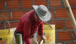 Economía colombiana muestra signos positivos pese a desafíos fiscales