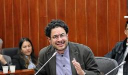 Abogado denuncia suplantación: falsificaron su firma para demandar al senador Iván Cepeda