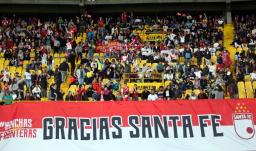 Santa Fe jugará sin público por insultos racistas de su hinchada