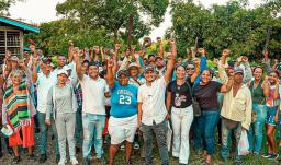 Entrega de tierras en Córdoba. / Foto: ANT.