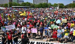 Multitudinaria marcha en Brasil contra perdón a Bolsonaro