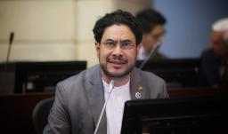 Iván Cepeda denunciará penalmente campaña de desprestigio con montaje fotográfico