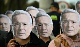 Máscaras de Álvaro Uribe Vélez.