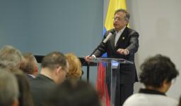 Petro denuncia intento de censura tras requerimiento de la CRC