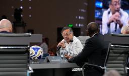 Presidente Petro participa en foro de inversión global en Arabia Saudita y aboga por transición energética