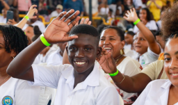 grupo de jovenes estudiantes afro reunidos en un encuentro
