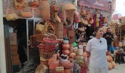 Venta de artesanías, plaza distrital de mercado del doce de octubre