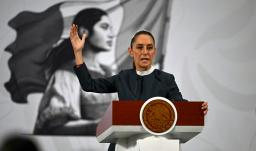 La presidenta de México, Claudia Sheinbaum, habla durante su rueda de prensa diaria, en la que anunció avances en la organización de la próxima Copa Mundial de la FIFA 2026.