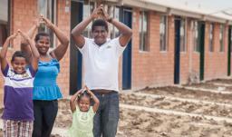 Esta nueva iniciativa de línea de crédito, apoyada por Supersolidaria, Findeter y el FNG, busca beneficiar a viviendas de estratos 1 y 2 sin garantía hipotecaria. 