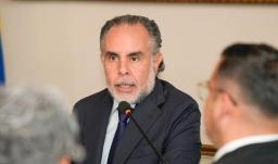 Salario mínimo podría llegar a $1.800.000 en 2026, según ministro Benedetti