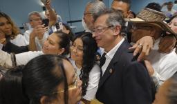 Aprobación e imagen positiva del presidente Petro se ubican en el 40 %