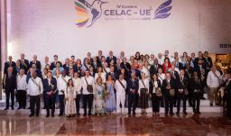 Presidente inaugura IV Cumbre CELAC-UE con llamado urgente a frenar 'la barbarie' global