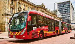 Bus de Transmilenio, sobre la Avenida Jiménez 