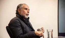 Gobierno denuncia "ataque político" del CNE luego de la sanción impuesta a la campaña presidencial 