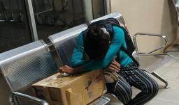 Madre achuar recibió el cuerpo de su bebé en una caja y expuso presunta crisis del sistema de salud en Ecuador 