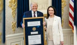 María Corina Machado entrega la medalla del Nobel de la Paz a Trump