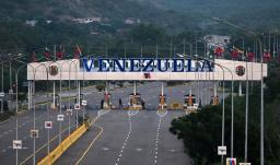 Reportan al menos 40 muertos en ataques de E.E. U.U. a Venezuela.