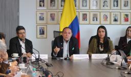 Gobierno logra respaldo de la Comisión de Concertación para mantener el incremento del 23,7 % del salario mínimo vital