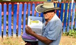 Donación en Córdoba. / Foto: Presidencia.