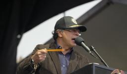 Petro propone que dueños de EPS respondan con su patrimonio.