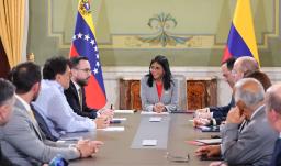 Reunión entre Delcy Rodríguez el ministro de Energía. / Foto: Presidencia de Venezuela.