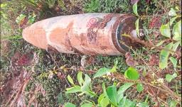 Bomba hallada en frontera de Colombia con Ecuador. / Foto: RTVC