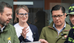 imagen de Carlos Fernando Galán, César Restrepo y Oficial de la Policía Metropolitana