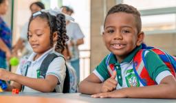  📢 Entérate de lo que pasa en Colombia, sus regiones y el mundo a través de las emisiones de RTVC Noticias: 📺 Míranos en vivo en la pantalla de Señal Colombia y escúchanos en las 74 frecuencias de Radio Nacional de Colombia 📻.