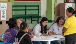 Reglas para evitar el uso de celulares en puestos de votación. / Foto: Registraduría.