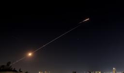 Ejército iraní asegura haber atacado la agencia israelí de inteligencia militar y bases de Estados Unidos en el Golfo