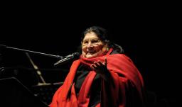 Familia de Mercedes Sosa pide renuncia de funcionario de Milei tras comentarios de odio contra la cantautora argentina