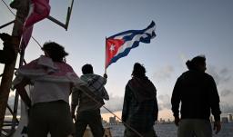 Marina de México busca dos veleros que llevaban ayuda a Cuba.