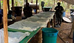 Destruyen laboratorio de cocaína. / Foto: Ejército.