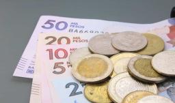 Presidente Petro cuestiona valorización del peso colombiano y advierte sobre los efectos por alza de tasas de interés