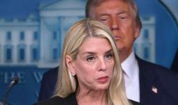 Trump despide a su fiscal general, Pam Bondi