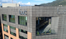 El mayor aumento del salario mínimo en décadas no destruyó empleo en Colombia, según JP Morgan