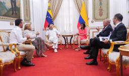 Colombia y Venezuela firman acuerdo para integración energética
