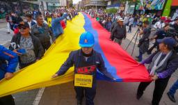 Firma de decreto para el 1 de mayo. / Foto: Presidencia.