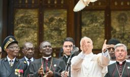 Papa León XIV alerta: el mundo está en manos de tiranos