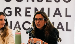 Petro critica a Acolgen por pedir suspender emergencia económica.